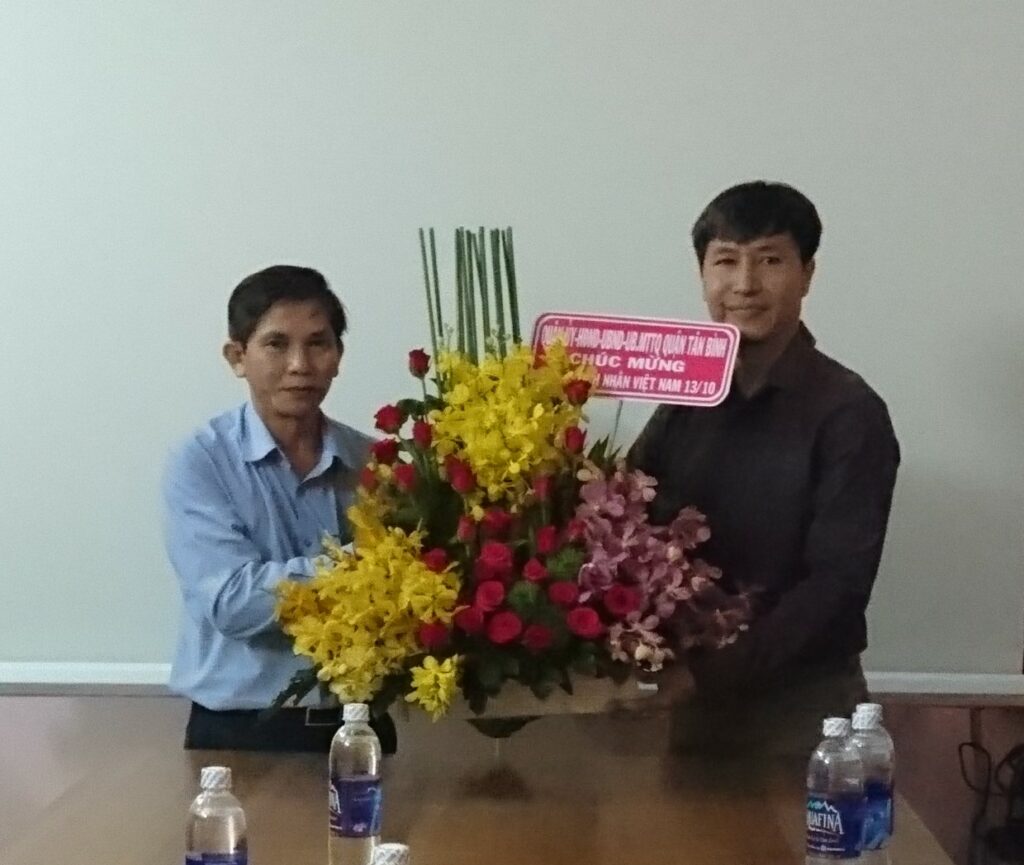 Lanh dao tang hoa
